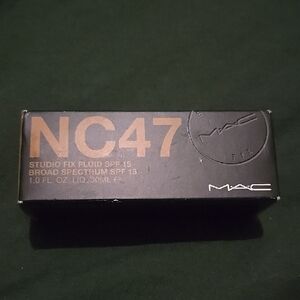 MAC Studio Fix Fluid SPF 15 Foundation NC47